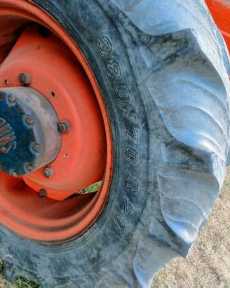Due pneumatici 380/70R28 Taurus