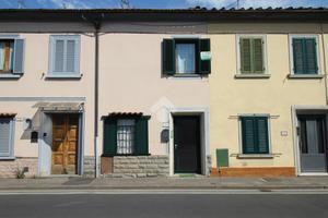 CASA SEMINDIPENDENTE A PRATO
