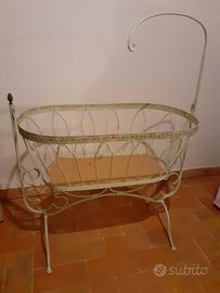 Culla in ferro battuto e culla bambu