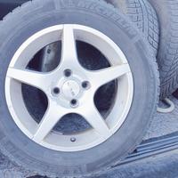 4 pneumatici invernali con cerchi Fiat Stilo da 15