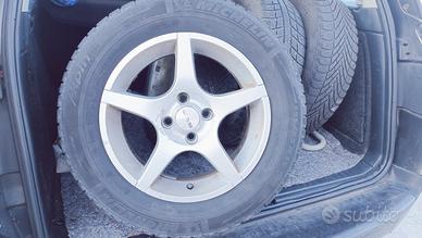 4 pneumatici invernali con cerchi Fiat Stilo da 15