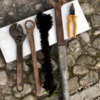 Enormi chiavi inglesi molto datate