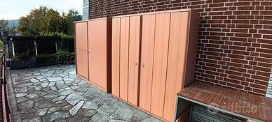 MOBILE IN METALLO CON ANTE SCORREVOLI