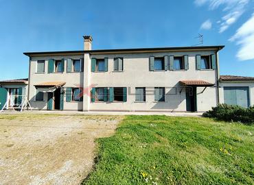 CAVARZERE - VILLA SINGOLA SUDDIVISA IN DUE APPARTA