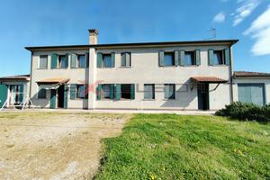 CAVARZERE - VILLA SINGOLA SUDDIVISA IN DUE APPARTA