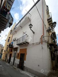 MONOLOCALE A PALERMO