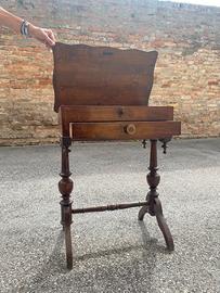 Tavolino antico in legno massello con cassetto