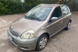 Toyota Yaris 1.0i 16V cat 5 porte Sol
