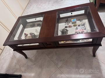 Tavolino in legno con vetrinetta cassetti e straib