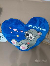 Cuscino a forma di cuore apribile