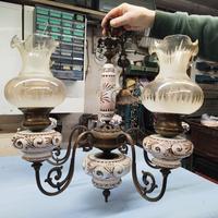 Lampadario vintage ceramica ed ottone 