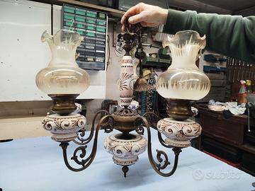 Lampadario vintage ceramica ed ottone 