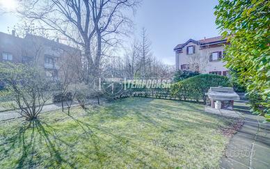 VILLA A SCHIERA DI TESTA CON GIARDINO IN CLASSE E!