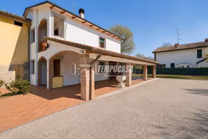 VILLA INDIPENDENTE RISTRUTTURATA CON POSSIBILITÀ D