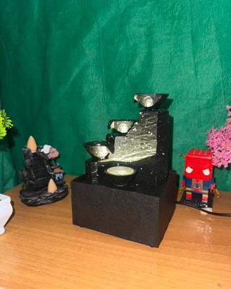 cascata illuminata acqua infinita