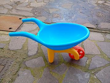 Carriola giocattolo in plastica