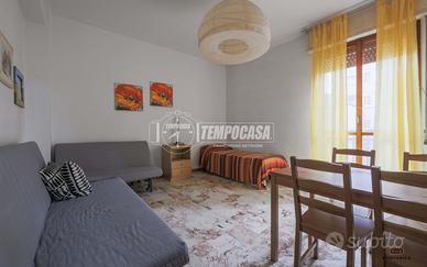 AMPIO QUADRILOCALE CON POSTO AUTO