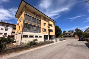 SPAZIOSO APPARTAMENTO VICINO AL CENTRO - RECENT...