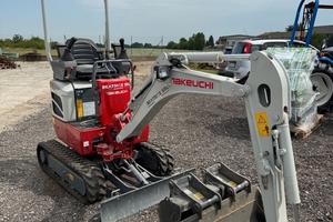 Takeuchi TB 210 R, 11 ore di lavoro, 3 benne, att.
