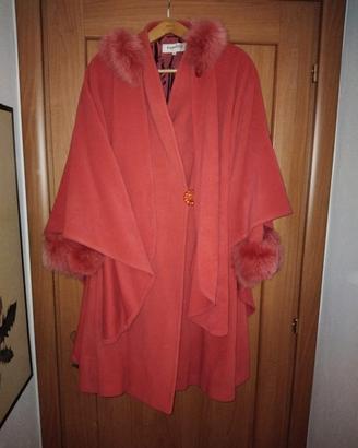 cappotto con mantella abbinata