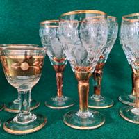 Bicchierini con bottiglie vintage