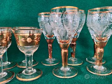 Bicchierini con bottiglie vintage