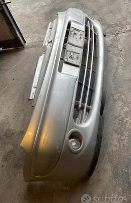 Paraurti anteriore Citroën xsara Picasso anno 2001