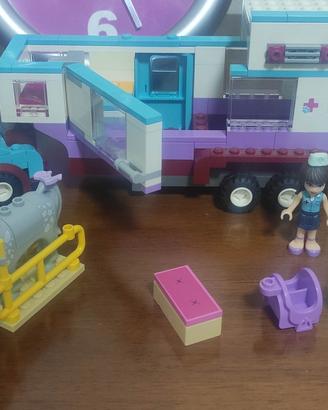 LEGO set 41125 Rimorchio veterinario cavalli