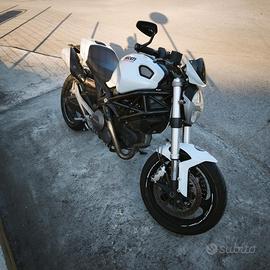 Ducati Monster 696 plus