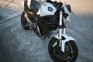 Ducati Monster 696 plus