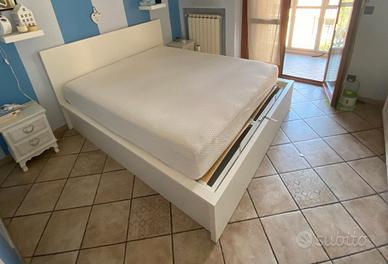 Letto matrimoniale con cassettone IKEA (Malm)