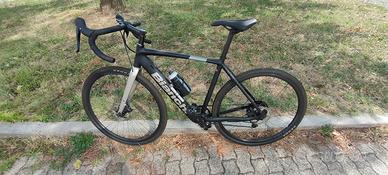 Gravel Bianchi pedalata assistita