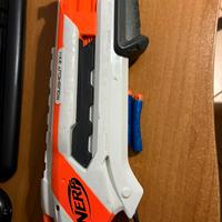 Fucile a pompa Nerf spara dardi