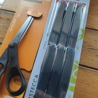 Forbici da cucina+ coltelli da tavolo.