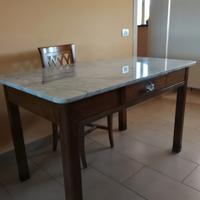Tavolo in marmo e legno massiccio