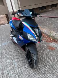Aprili sr 50 2010