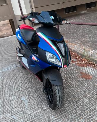 Aprili sr 50 2010