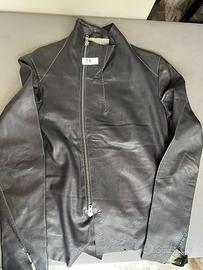 200 pezzi tra giubbotti camicie pantaloni sciarpe