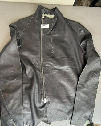 200 pezzi tra giubbotti camicie pantaloni sciarpe