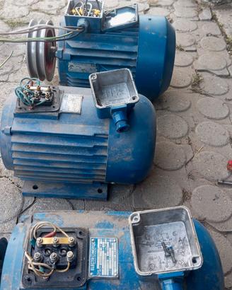 Motori elettrici trifase utilizzabile a 220v.