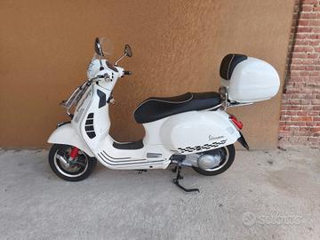 Vespa GTS 300 SUPER