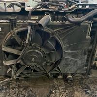 Ossatura calandra completa di radiatore Ford Fiest