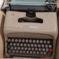 macchina da scrivere olivettk