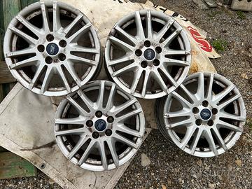 4  cerchi in lega di 16 ford