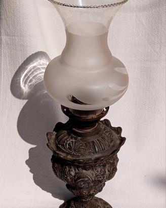 Antica lampada a olio in bronzo e vetro satinato 