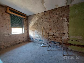 Pantano 3 locali 75 mq.+ Terrazzo da Ristrutturare