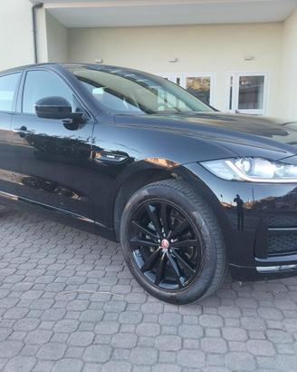 JAGUAR F-PACE 240cv total black