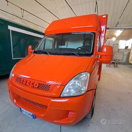 AUTONEGOZIO paninoteca ambulante food truck