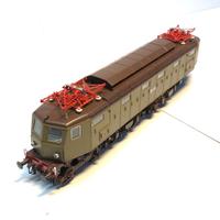 locomotiva HR e 428. semi aerodinamica