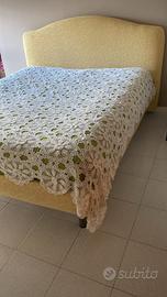 Copriletto di filo bianco